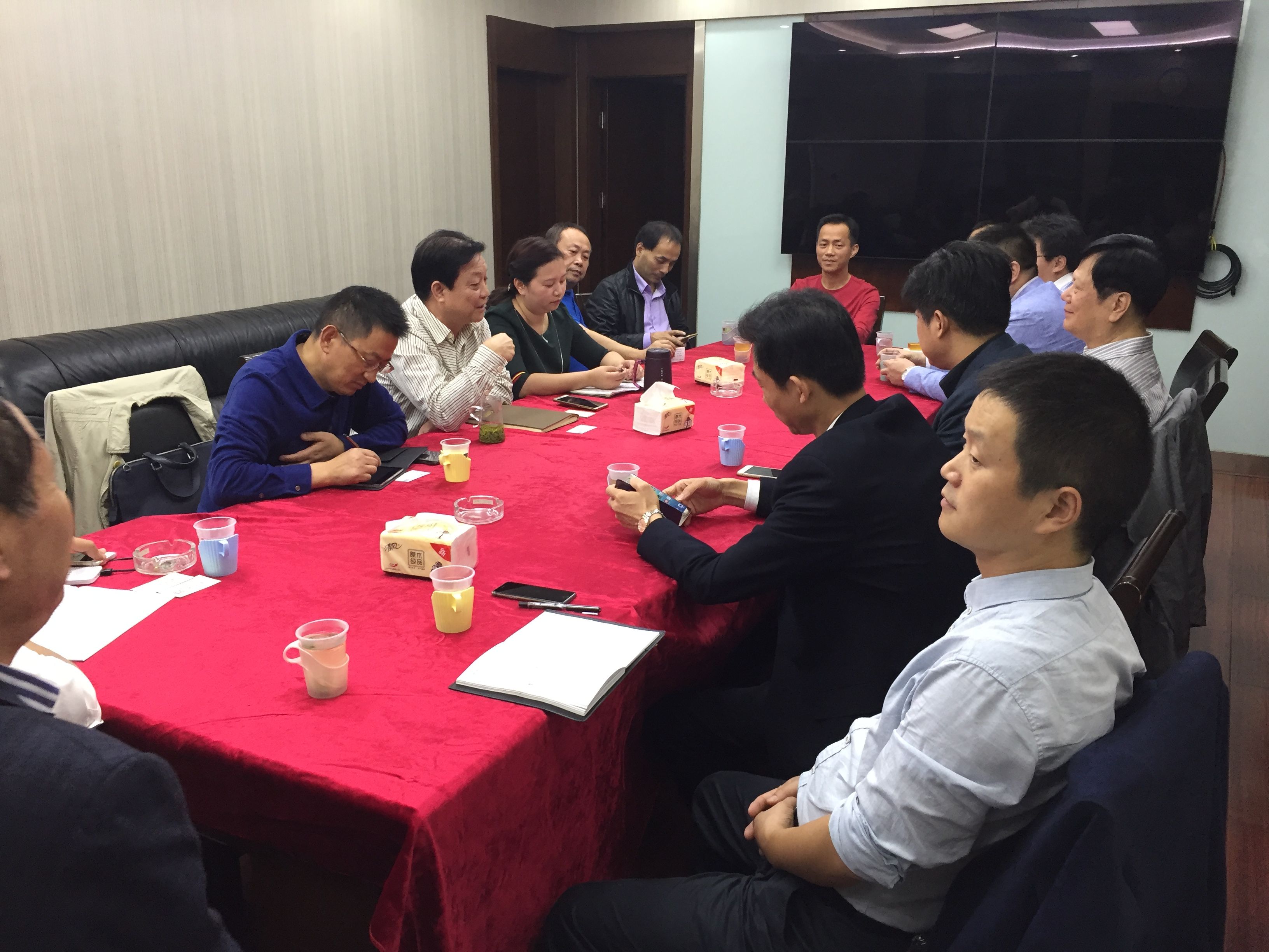 武汉混凝土协会与水泥企业召开座谈会