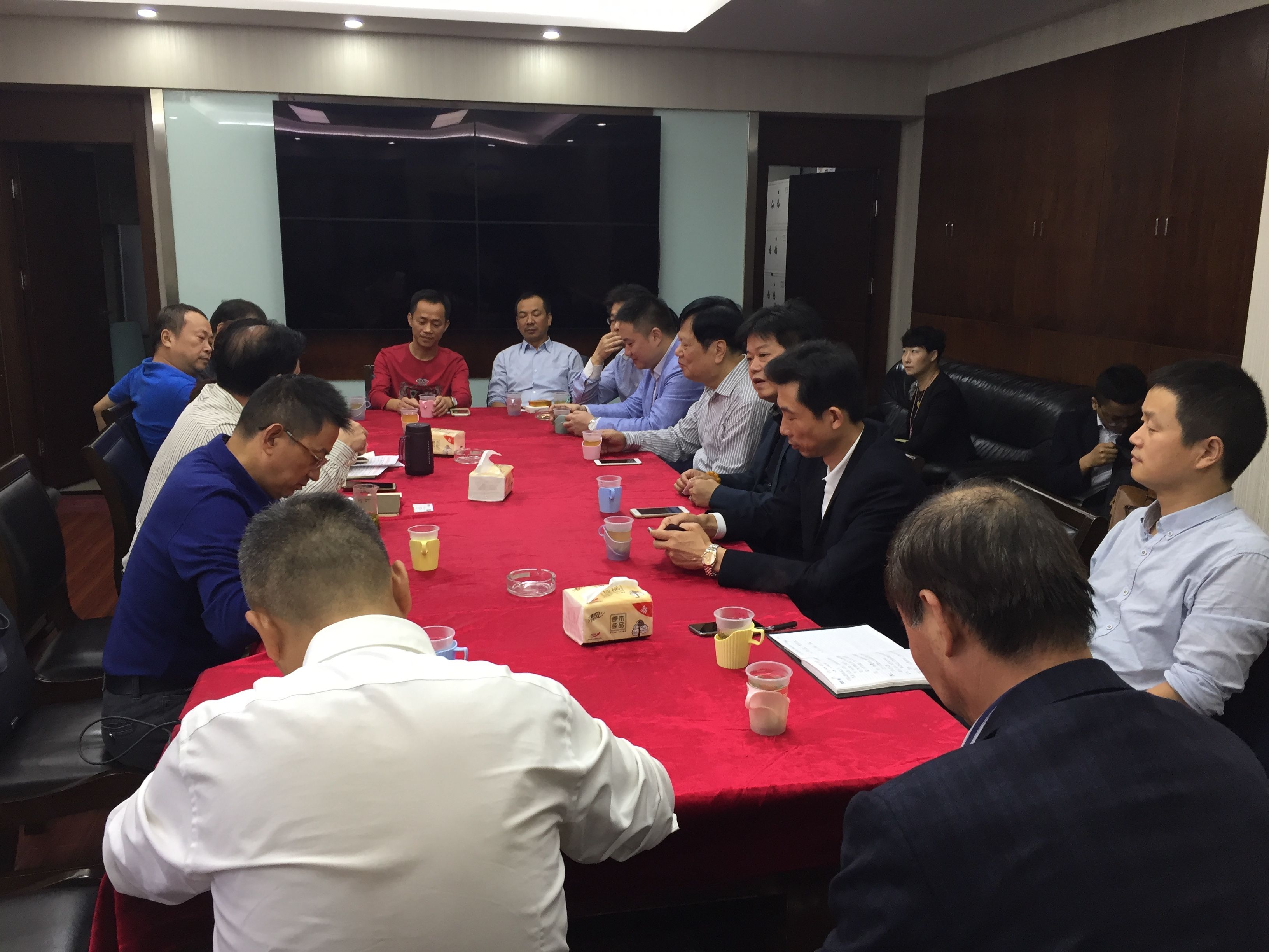 武汉混凝土协会与水泥企业召开座谈会