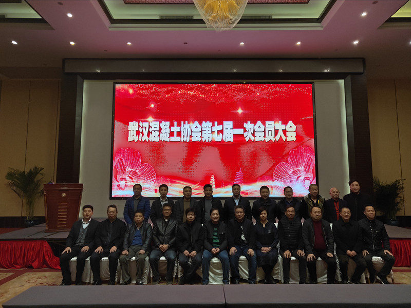 领导合影2.jpg 领导合影2.jpg