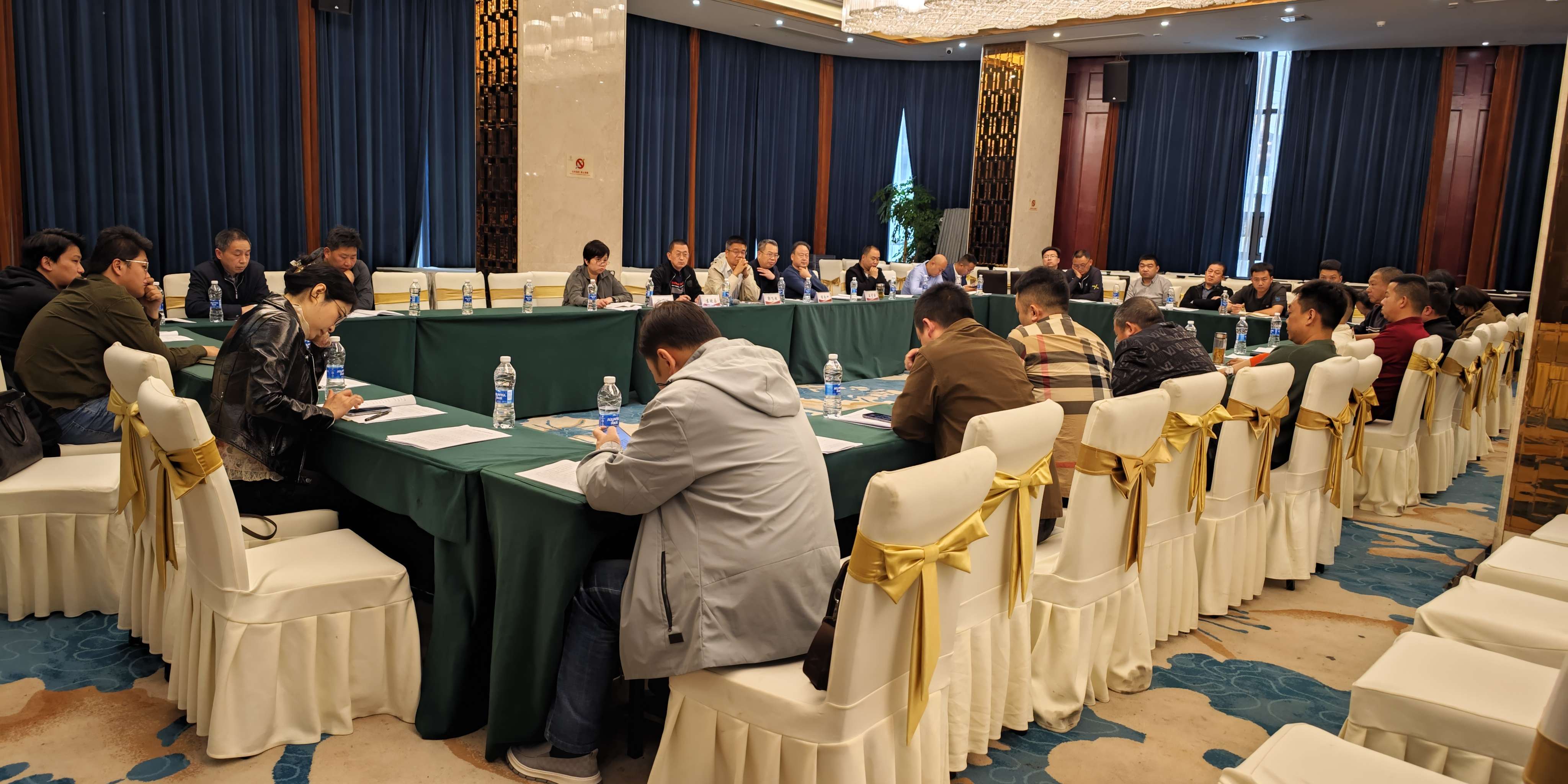 会议集体照1_副本.jpg