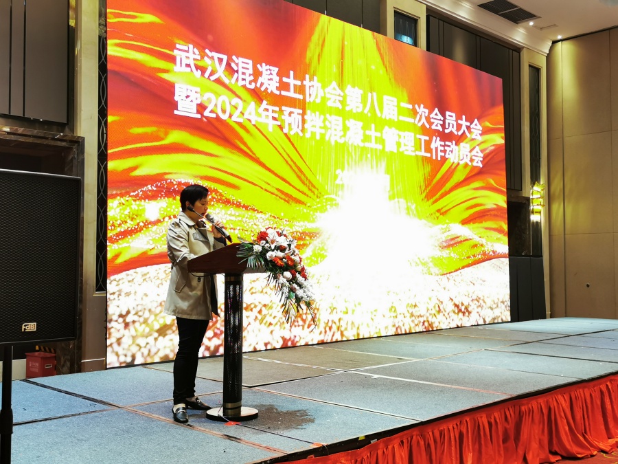 杨力荔_副本.jpg 杨力荔_副本.jpg