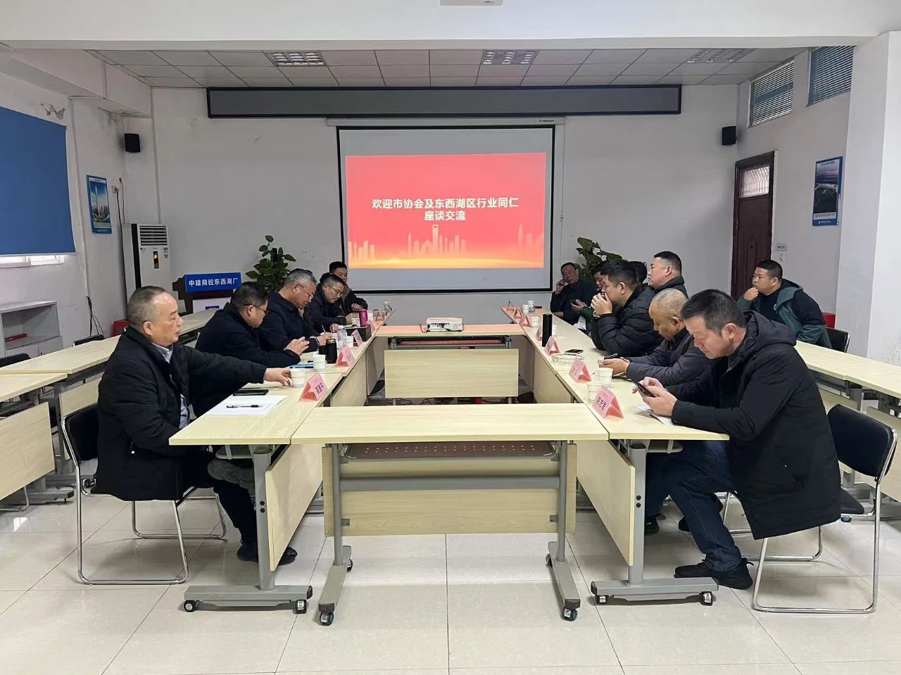 东西湖.jpg 东西湖.jpg